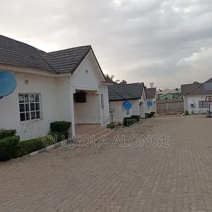 3 Bedrooms Shared Apartment