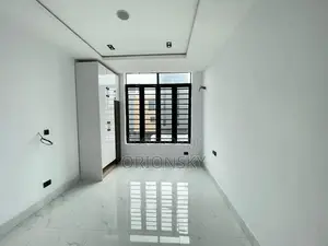 Furnished 2bdrm Block of Flats in Freedom Way, Lekki Phase 2 for sale