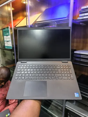 Laptop Dell Latitude 3520 8GB Intel Core i7 SSD 256GB