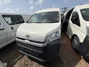 Toyota HiAce 2021 White