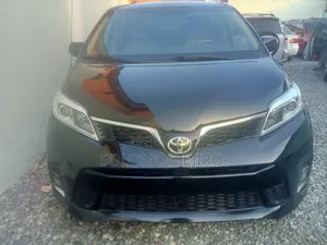 Toyota Sienna 2015 Black