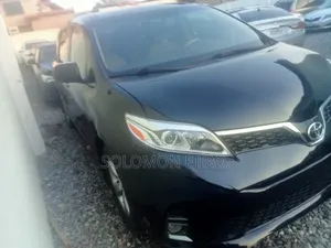 Toyota Sienna 2015 Black
