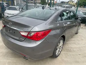 Hyundai Sonata SE 2.0T Sedan FWD (2.0L 4cyl 6A) 2012 Gray