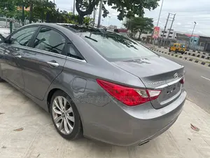 Hyundai Sonata SE 2.0T Sedan FWD (2.0L 4cyl 6A) 2012 Gray