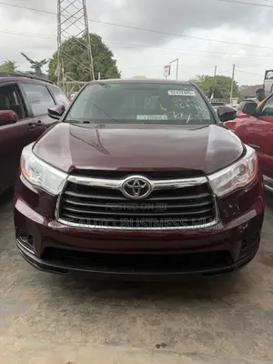 Toyota Highlander LE 4dr SUV AWD (3.5L 6cyl 6A) 2015