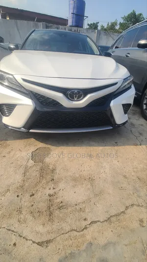 Toyota Camry XSE (2.5L 4cyl 8A) 2019 White
