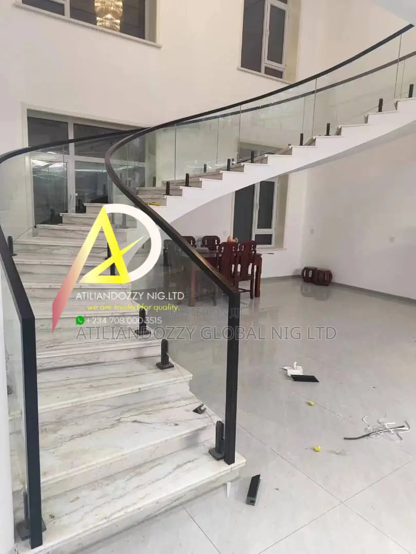 Full Curved Glass Spiral Staircase