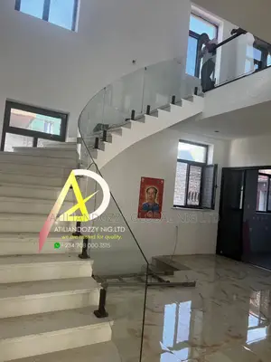 Full Curved Glass Spiral Staircase