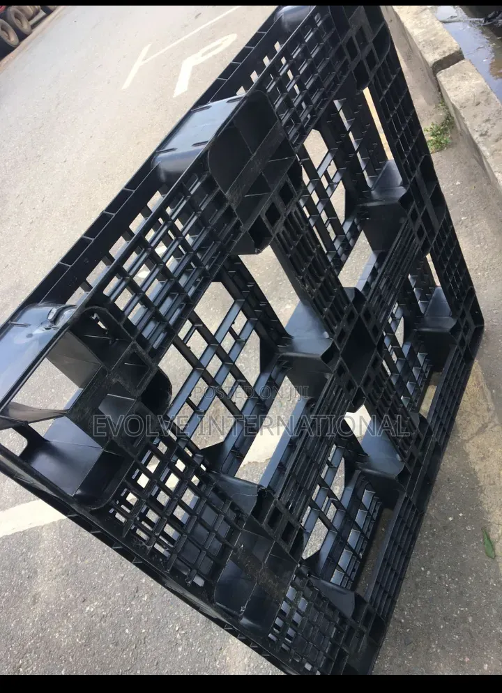 Mannique Plastic Pallets