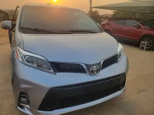 Toyota Sienna Limited Premium 7 Passenger (3.5L 6cyl 8A) 2017 Gray