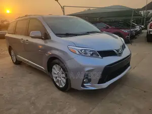 Toyota Sienna Limited Premium 7 Passenger (3.5L 6cyl 8A) 2017 Gray