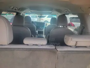 Toyota Sienna XLE 8 Passenger (3.5L 6cyl 8A) 2017 Red