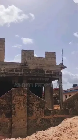 6 Units of 2 Bedrooms Each on a Lintel Level for Sale