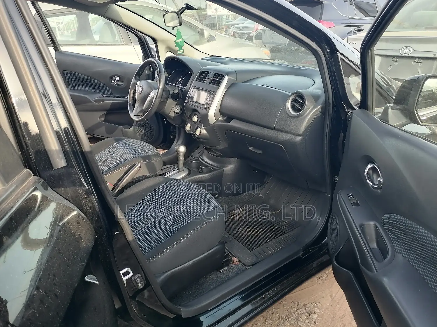 Nissan Versa 2014 Black