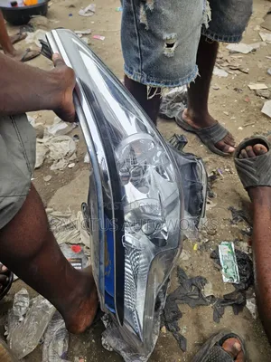 Headlight Toyota Fortuner 2015