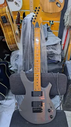 Seviliana Jom-900 Series Electric Lead Guitar Cream, Bag and Cable