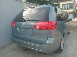 Toyota Sienna LE 2009 Blue