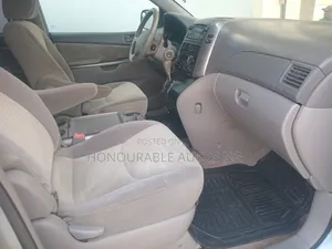 Toyota Sienna LE 2009 Blue