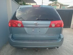 Toyota Sienna LE 2009 Blue
