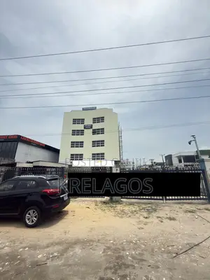 Commercial Property Facing the Express for Rent