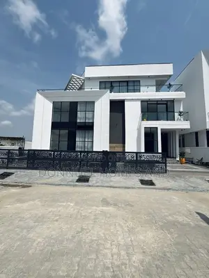 6bdrm Duplex in Chevron for sale