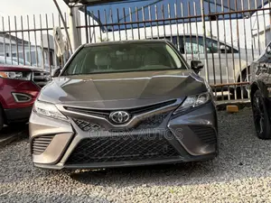 Toyota Camry SE FWD (2.5L 4cyl 8AM) 2018 Brown