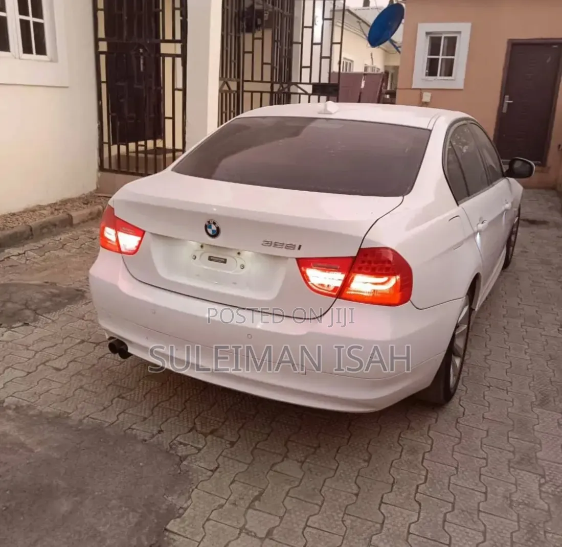 BMW 328i 2010 White