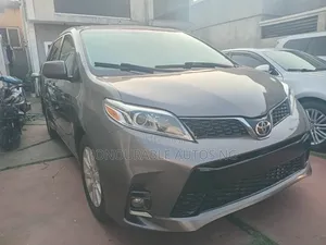 Toyota Sienna 2015 Gray