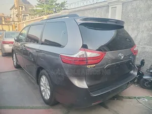 Toyota Sienna 2015 Gray