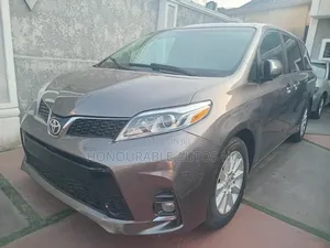 Toyota Sienna 2015 Gray