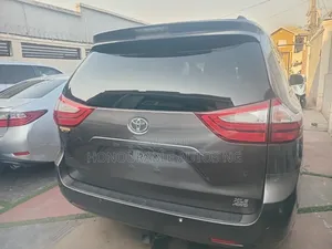 Toyota Sienna 2015 Gray