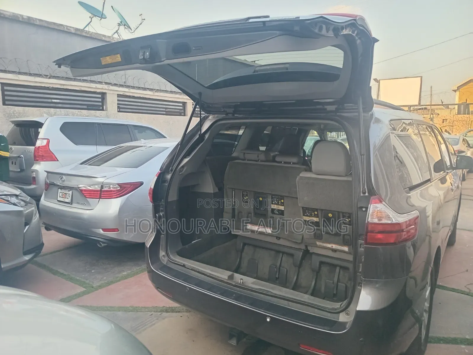 Toyota Sienna 2015 Gray