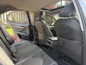 Toyota Camry SE FWD (2.5L 4cyl 8AM) 2018 Gray
