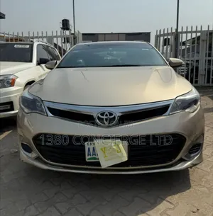 Toyota Avalon XLE 4dr Sedan (3.5L 6cyl 6A) 2015 Gold