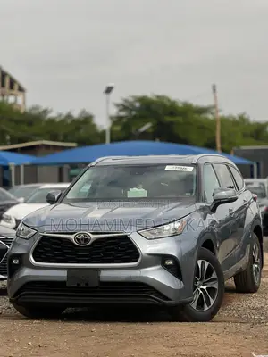 Toyota Highlander XLE AWD 2020 Blue