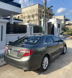Toyota Camry XLE 4dr Sedan (3.5L 6cyl 6A) 2014 Gray