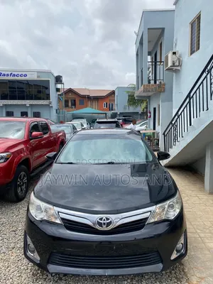 Toyota Camry LE 4dr Sedan (2.5L 4cyl 6A) 2012 Blue