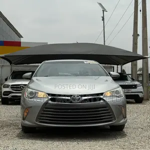 Toyota Camry LE 4dr Sedan (2.5L 4cyl 6A) 2015 Silver