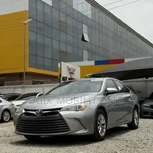Toyota Camry LE 4dr Sedan (2.5L 4cyl 6A) 2015 Silver