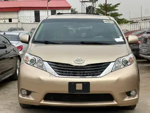Toyota Sienna XLE 8 Passenger 2011 Gold