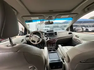 Toyota Sienna XLE 8 Passenger 2011 Gold
