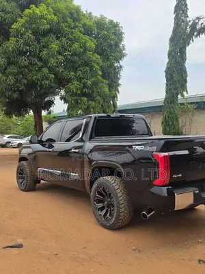 Toyota Tundra 2024 Black