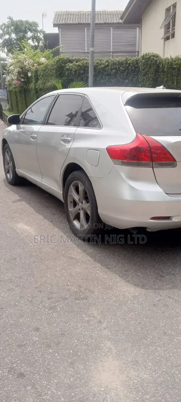 Toyota Venza 2011 Silver