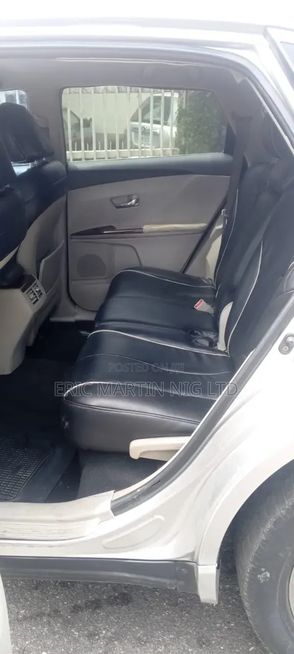 Toyota Venza 2011 Silver