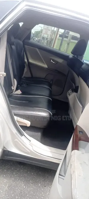 Toyota Venza 2011 Silver
