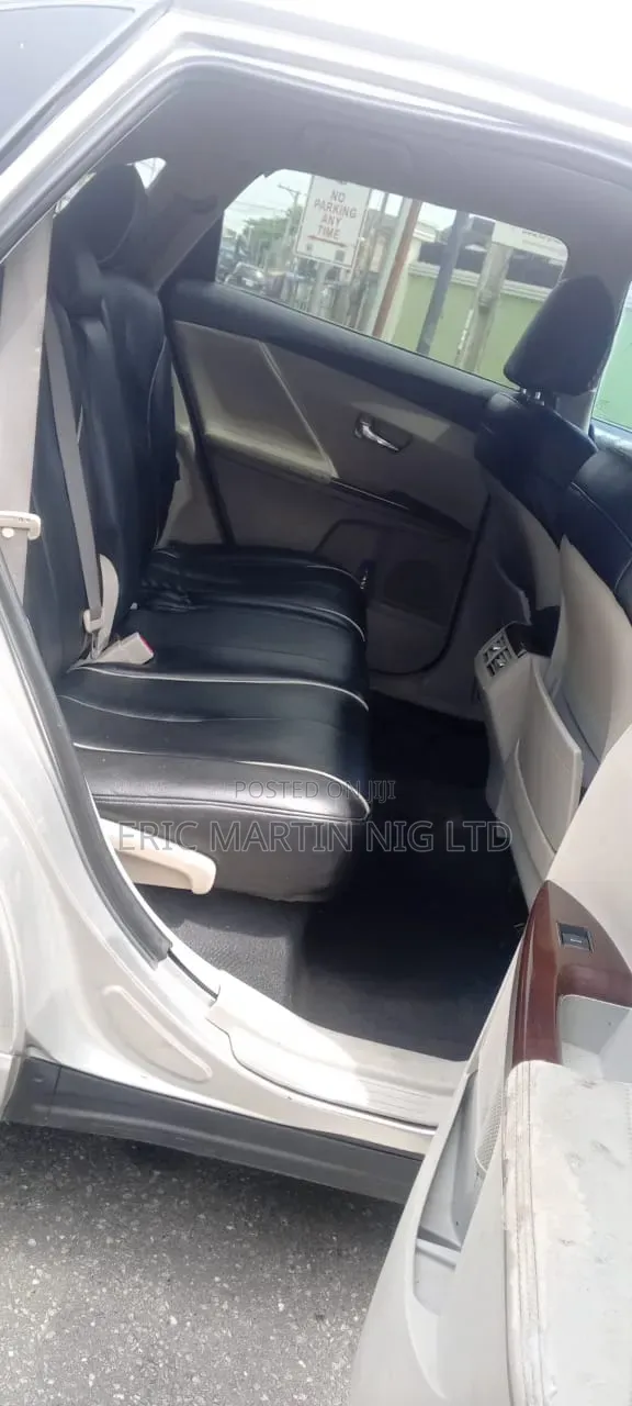Toyota Venza 2011 Silver