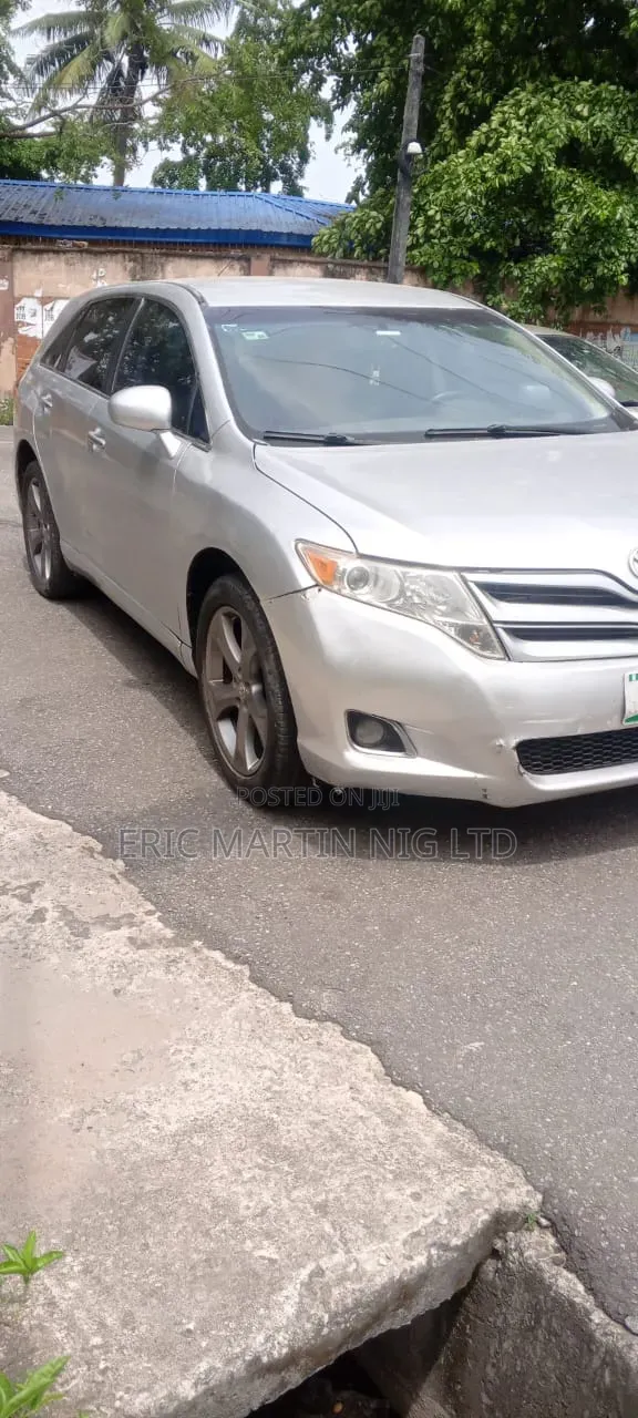 Toyota Venza 2011 Silver