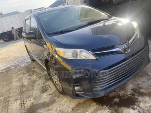 Toyota Sienna XLE FWD 2019 Black
