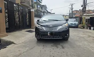 Toyota Sienna LE 7 Passenger 2011 Black