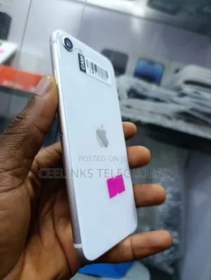 Apple iPhone SE (2022) 64 GB Red